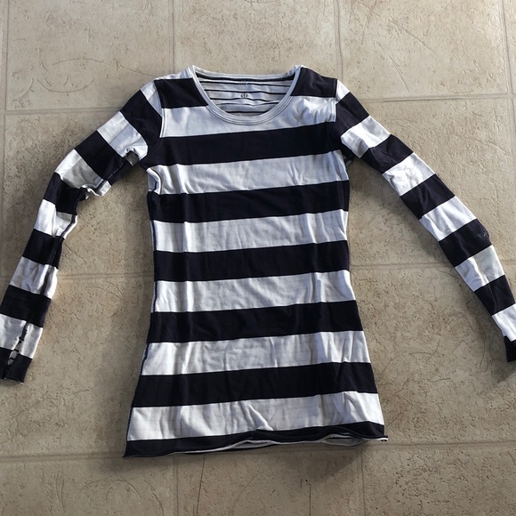 Lululemon Every Yogi Long Sleeve size 4 - Picture 3 of 3